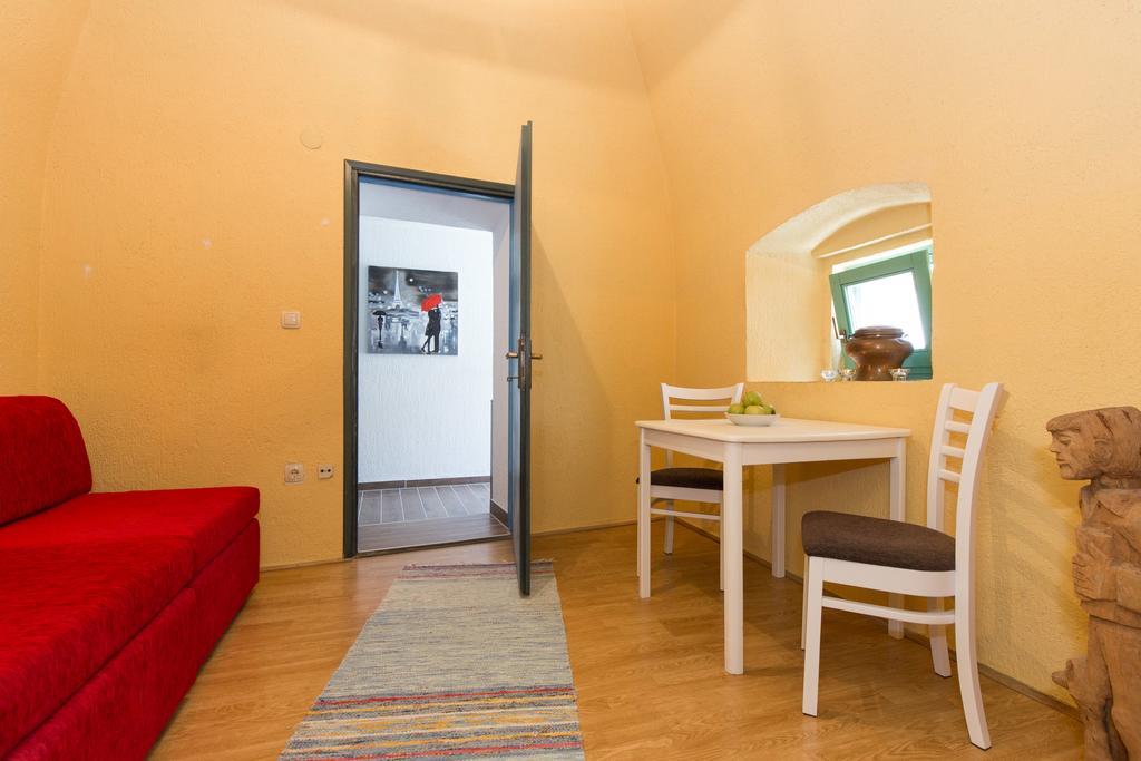 Yvonne Apartment Krk Town Exterior photo